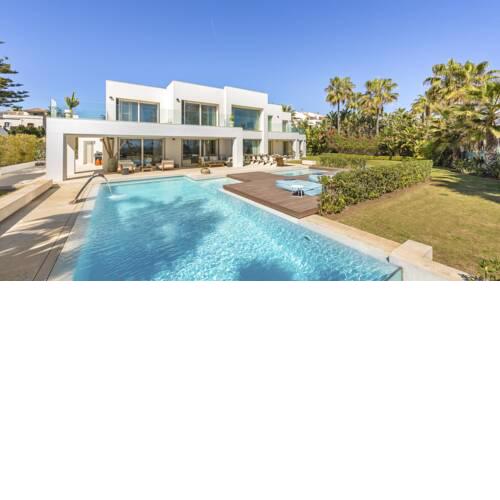 Puerto Banus Villa Sleeps 12 with Pool and Air Con
