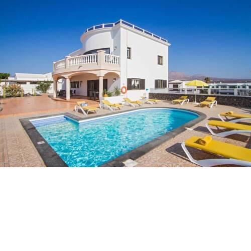 Puerto del Carmen Villa Sleeps 12 Pool Air Con WiFi
