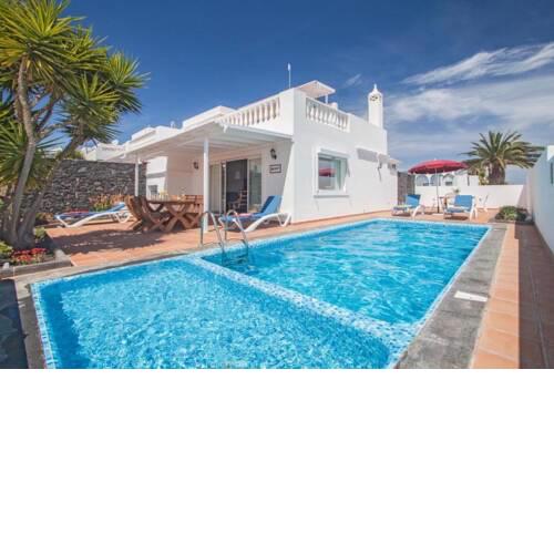 Puerto del Carmen Villa Sleeps 6 Pool WiFi