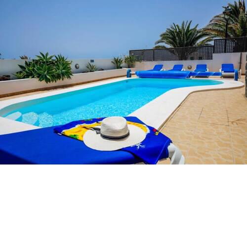 Puerto del Carmen Villa Sleeps 6 Pool WiFi