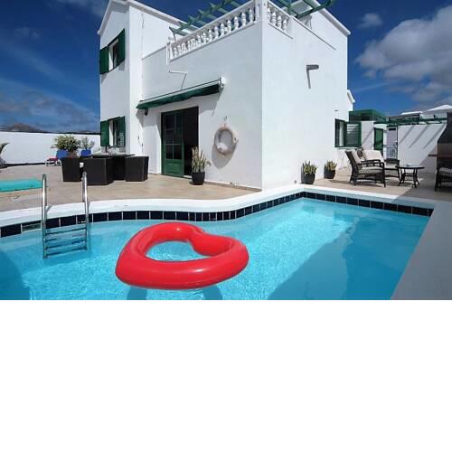 Puerto del Carmen Villa Sleeps 6 with Pool and WiFi