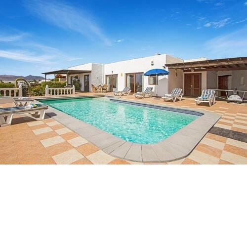 Puerto del Carmen Villa Sleeps 8 Pool Air Con WiFi
