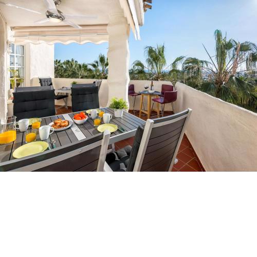 Puerto Marina, Frontline apartment in Benalmadena, Malaga