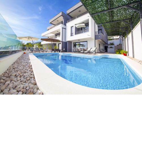 Puharici Villa Sleeps 10 Pool WiFi