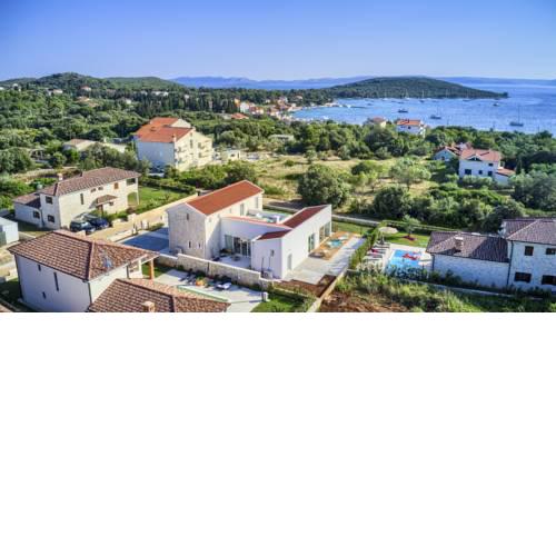 Pula Villa Sleeps 8 with Pool Air Con and WiFi