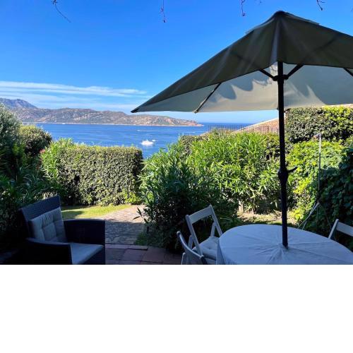 Punta Est Bilocale Giardino Vista Mare