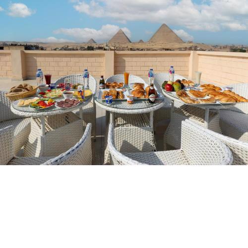 Pyramids Art View Inn