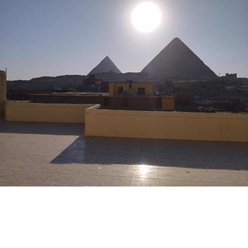 Pyramids House inn