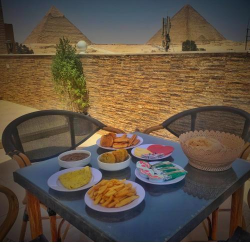 Pyramids Live View Hotel