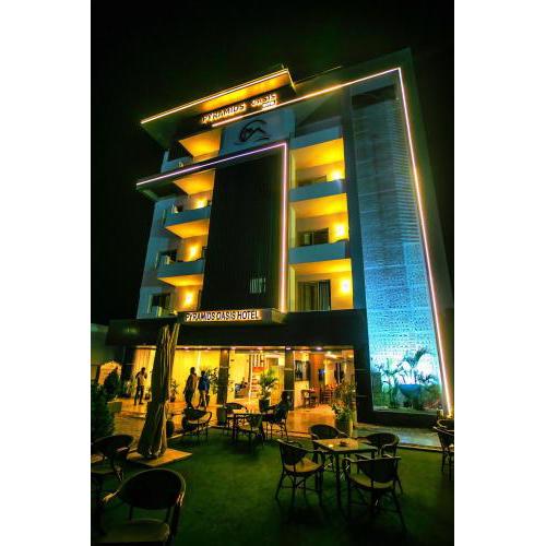 PYramiDs OaSiS VieW HoTeL