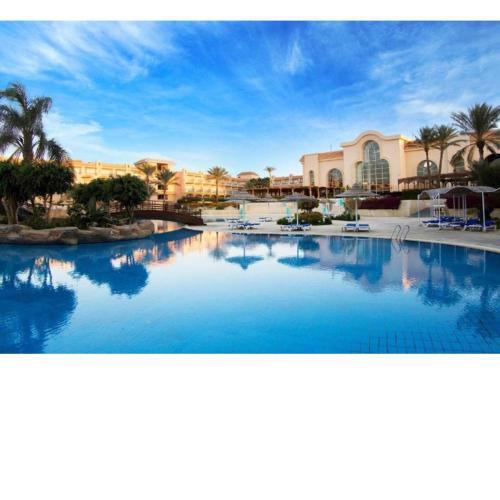 Pyramisa Beach Resort