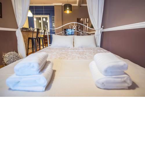 QR #Alice - Hearty & Cozy Thessaloniki Centre Apartment
