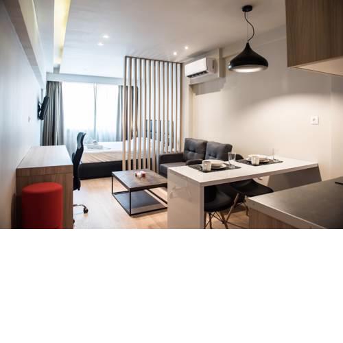 QR #Aura - Modern & Stylish City Centre Studios