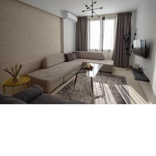 QR #Navita G - Modern & Luxurious Centre Apartment