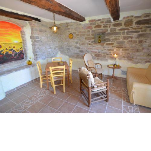 Quaint Cottage in Pergola with Garden