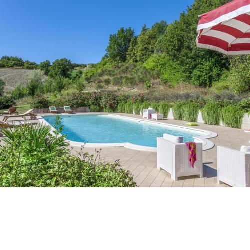 Quaint Holiday Home in Belforte all Isauro with Pool