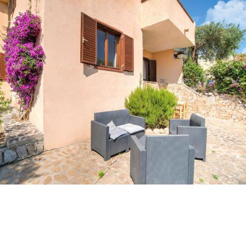Quaint Holiday Home in Marinella near Beach