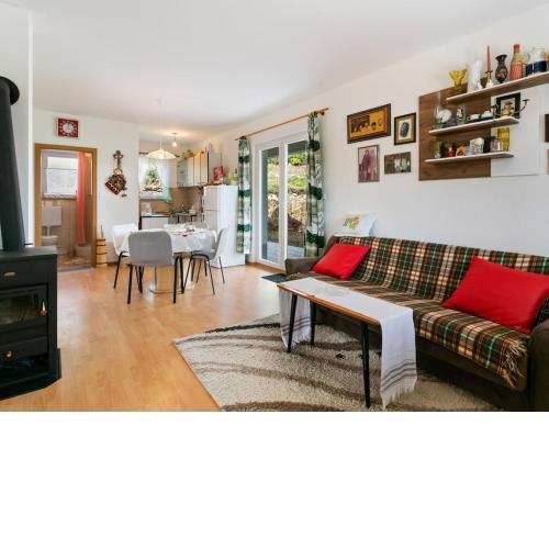 Quaint Holiday Home in Ričice-Imotski near Red Lake