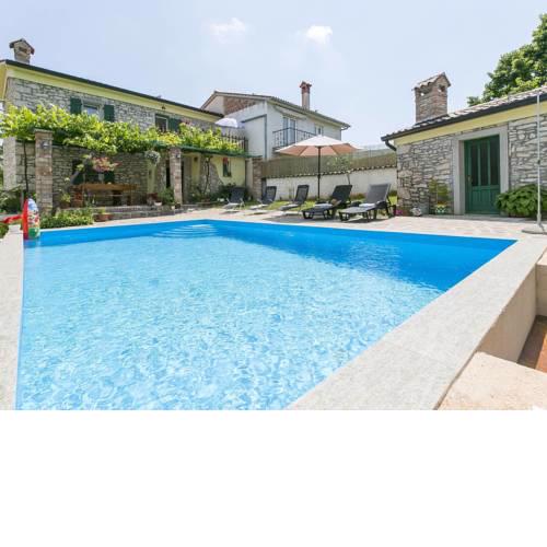 Quaint Stone House with Swimming Pool in Labin