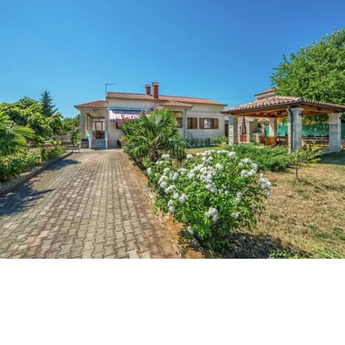 Quaint villa in Valtura with a scenic view for hikers