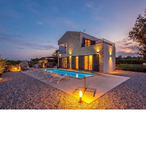 Quaint Villa with Private Pool in Nova Vas