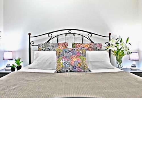Quality Apt, Dt Lord Byron's neighborhood, next to the Athenian city center!