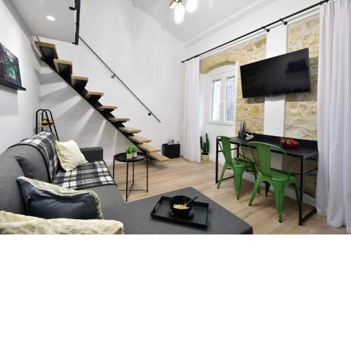 Queen 4 Apartmentin in the Heart of the Corfu Historical Old Town Center