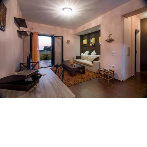 Queen Bee Apartment A