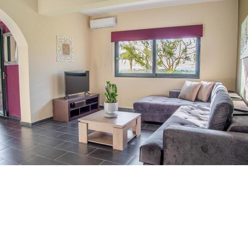 Queen Bee Residence.. Melissa Apartment