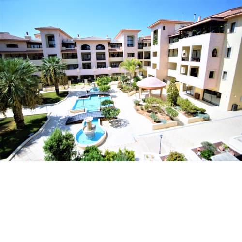 Queen Gardens Apartment