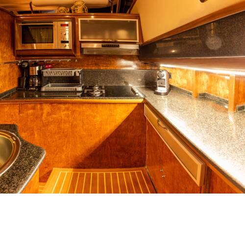 Queen m/y