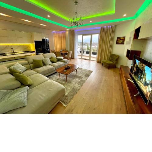 Queen’s Luxury Apartments Lake