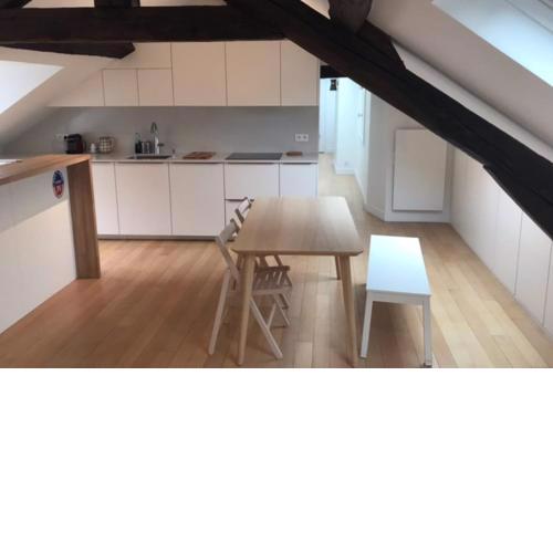 Quiet and bright apartment of 57 m in Paris 4th