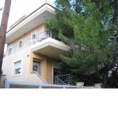 Quiet bright house next to the sea in Lagonisi