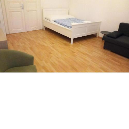 Quiet Comfort: 1 BR Vienna Apartment with Style