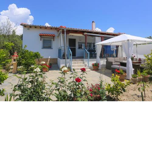 Quiet family house close to the beach