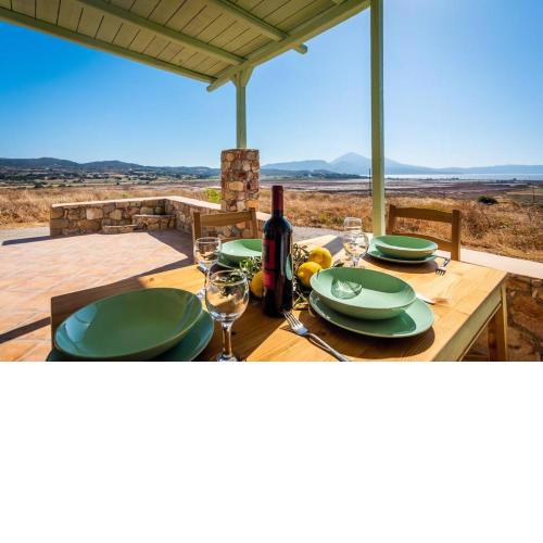 Quiet house with great sea/sunset views!