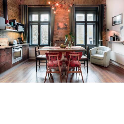 Quiet Industrial Vintage​ in the Party District