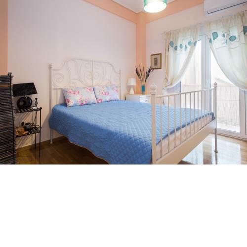 Quiet & spacious 2BR flat, 10 min walk to Athens city center