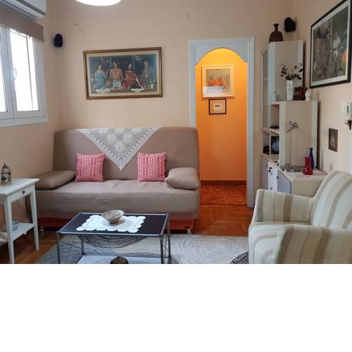 Quiet top-floor flat in the heart of Pireus!