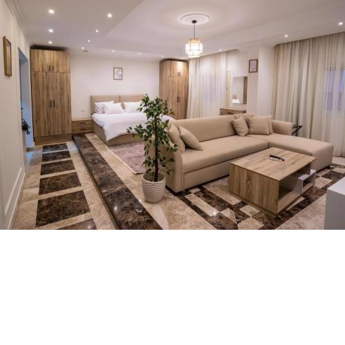R Suites