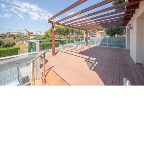 R108 Casa parellada con piscina climatizada