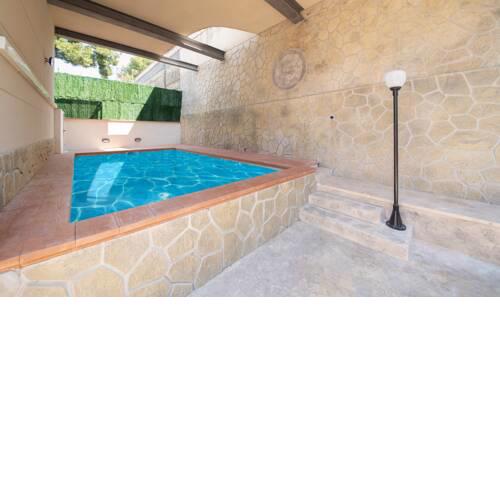 R109 Casa adosada con piscina