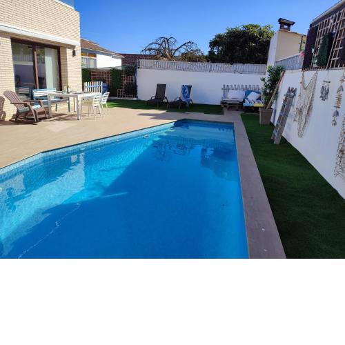 R127 Moderna villa cerca del mar