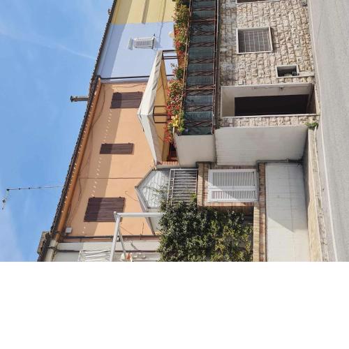 R29 - Numana casa singola con ampio terrazzo