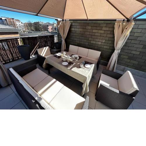 R39 Attic with Terrace and Private Parking