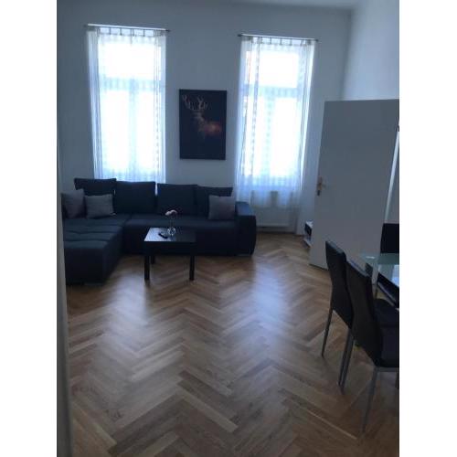 Raimond Apartment