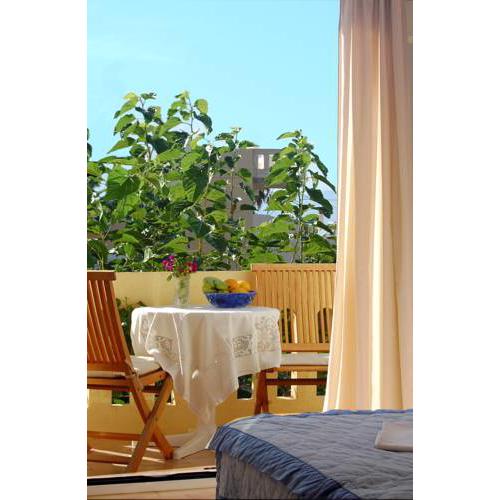 Raisakis Apartments