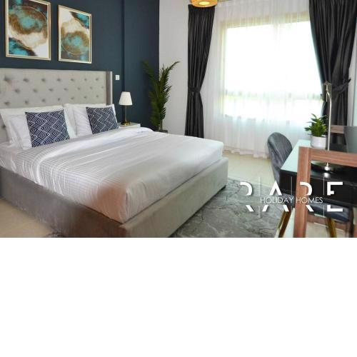 Rare Holiday Homes offer One Bedroom apartment in The Greens & Views close Dubai Marina - Ghozlan R215