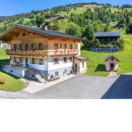 Ravishing Apartment in Saalbach-Hinterglemm with Ski Storage